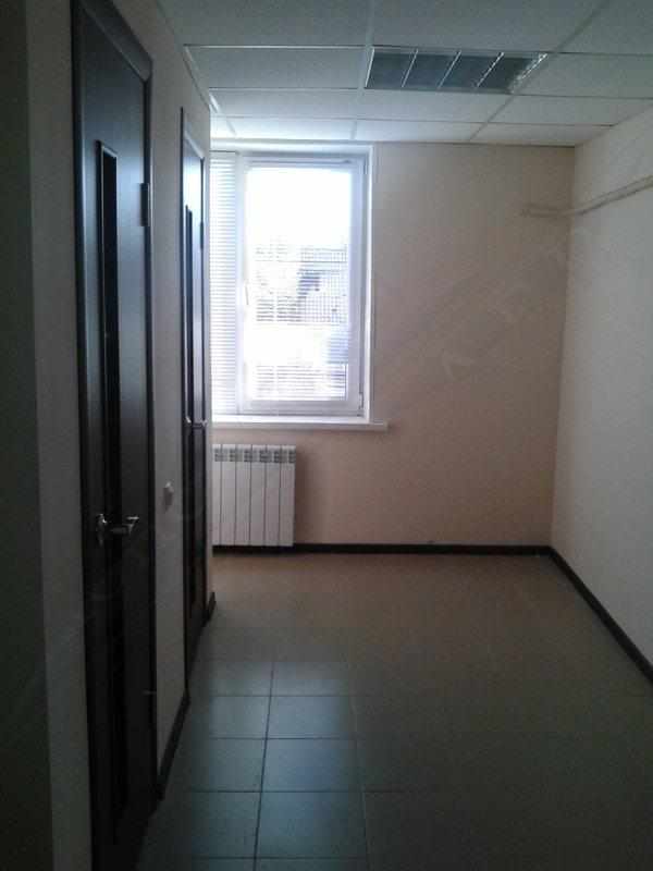 Сдать офис, помещение под офис за 49 950 рублей на г. Астрахань, Кировский р-н, ул. Калинина/пл. К.Маркса.  (вблизи рынка «Калининский»)