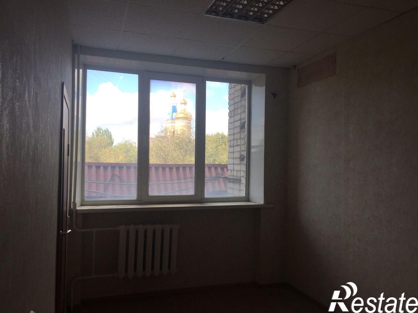 Сдать офис, помещение под офис за 6 048 рублей на г. Астрахань, Ленинский р-н, ул. Савушкина/ ул. Анри Барбюса.