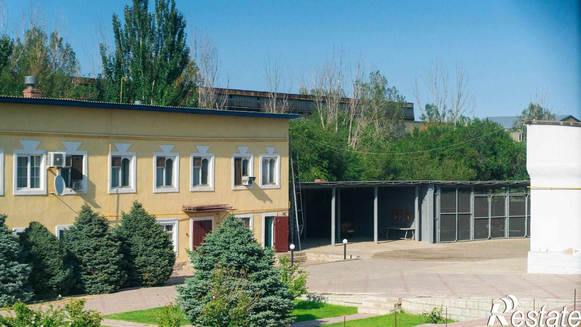 Сдать помещение свободного назначения за 220 000 рублей на г. Астрахань, ул. Украинская, 3