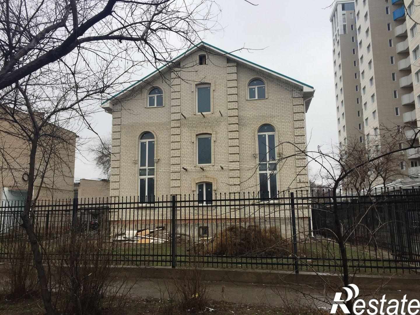 Сдать помещение свободного назначения за 315 000 рублей на г. Астрахань, Кировский р-н, ул. Грибоедова, 16