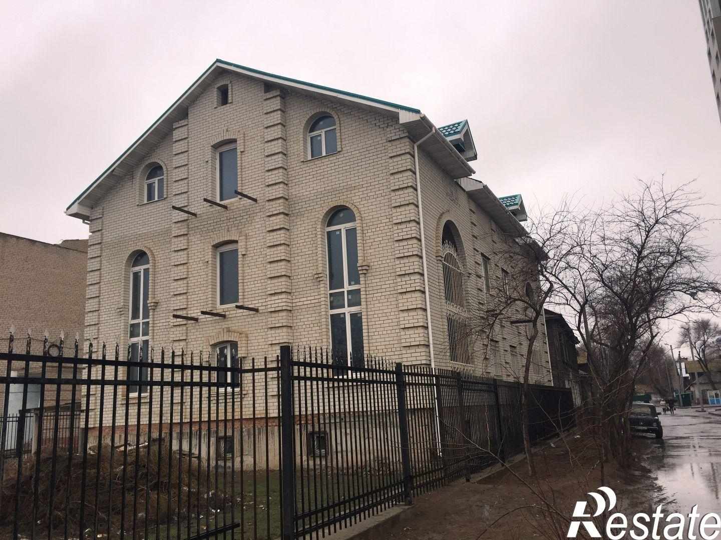 Сдать помещение свободного назначения за 315 000 рублей на г. Астрахань, Кировский р-н, ул. Грибоедова, 16