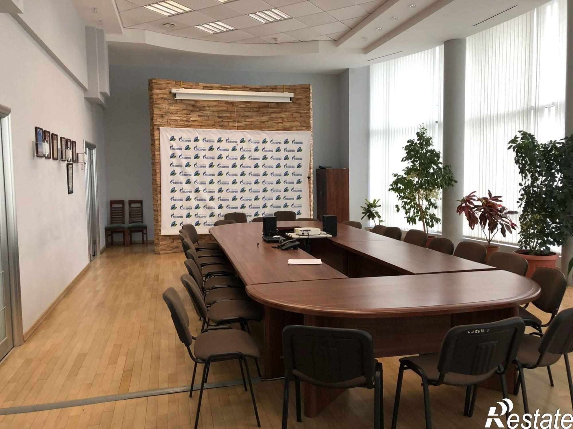 Купить помещение свободного назначения за 95 000 000 рублей на г. Астрахань, Кировский р-н, ул. Шаумяна 23