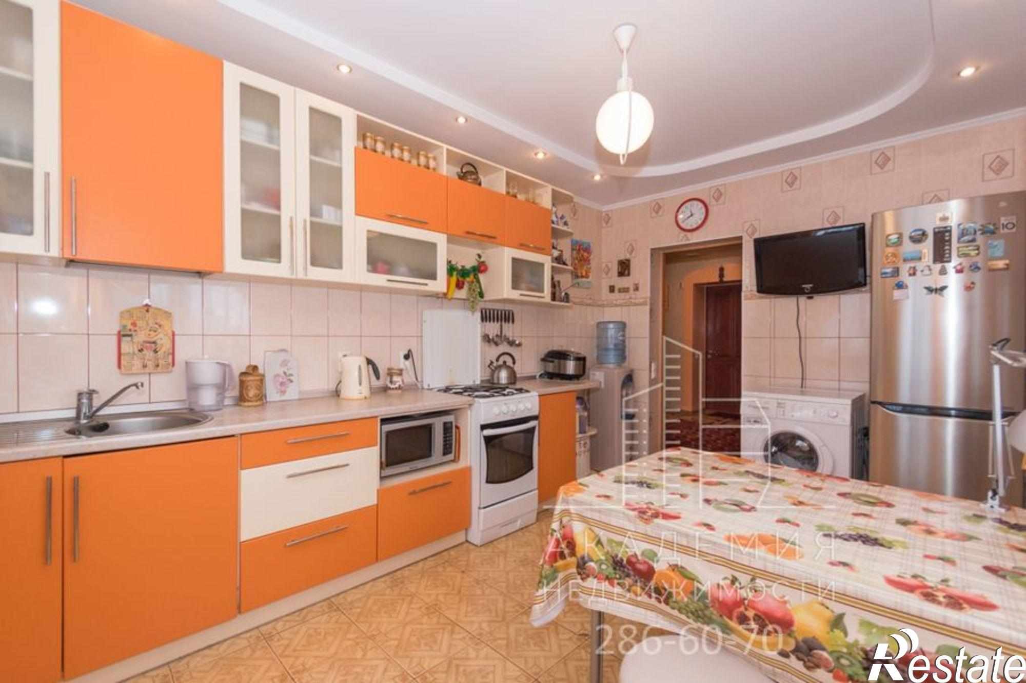 Купить дачу, дом, коттедж за 11 250 000 рублей на ул. Первомайская