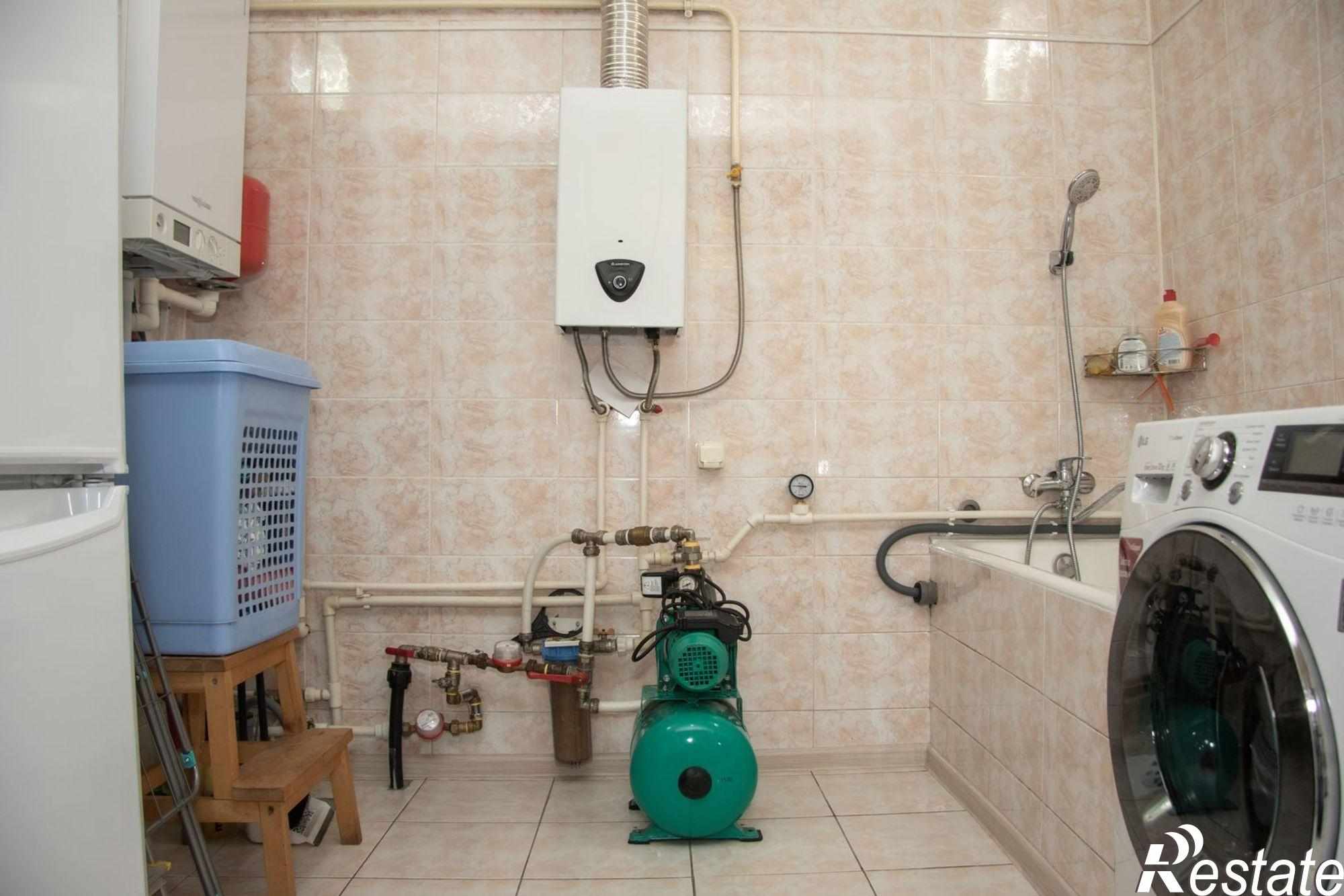 Купить дачу, дом, коттедж за 15 500 000 рублей на г. Астрахань, Кировский р-н, ул. Набережная 1 Мая 123а