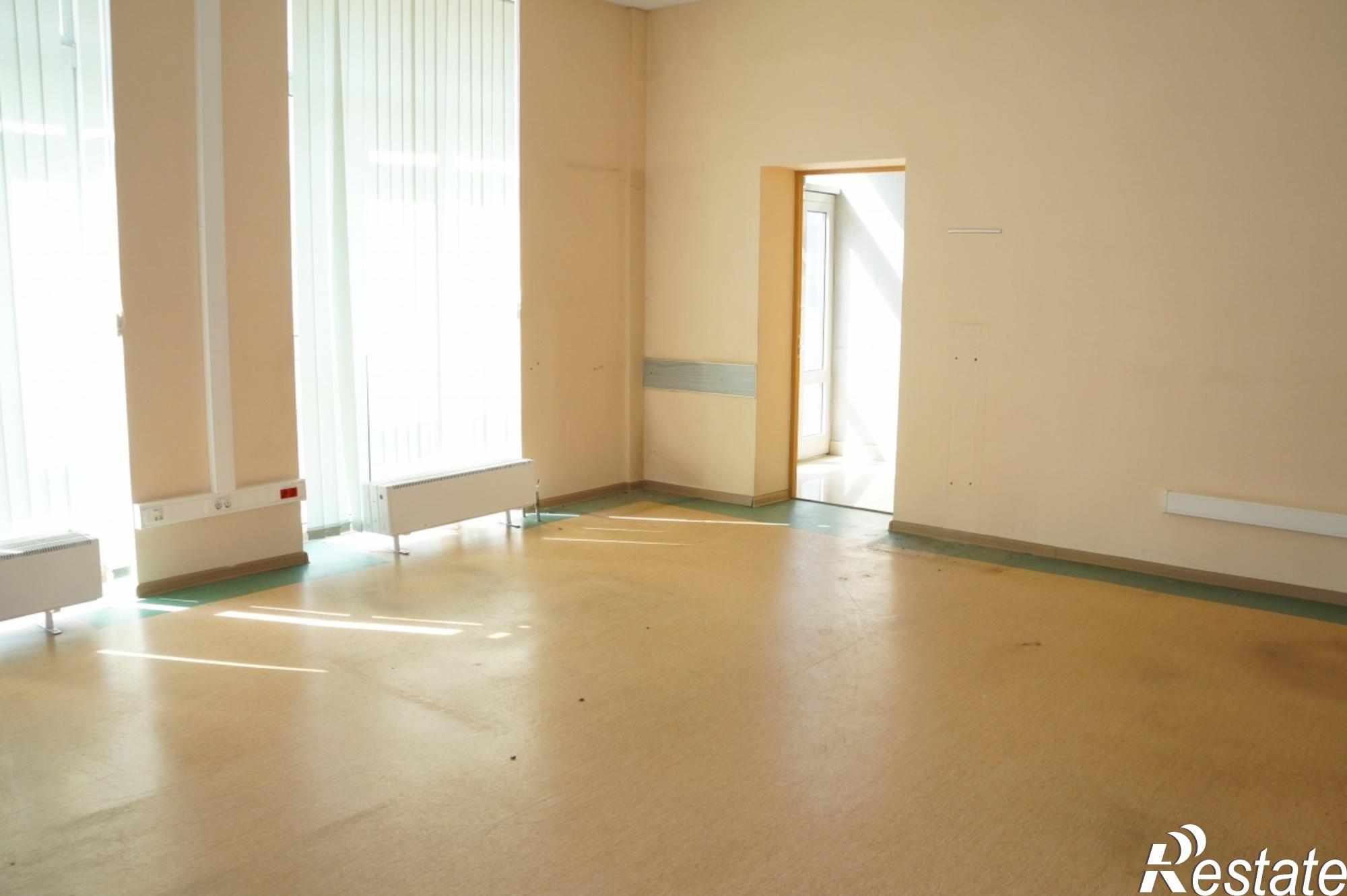 Сдать торговое помещение за 84 000 рублей на пл. Петра Великого, д. 3