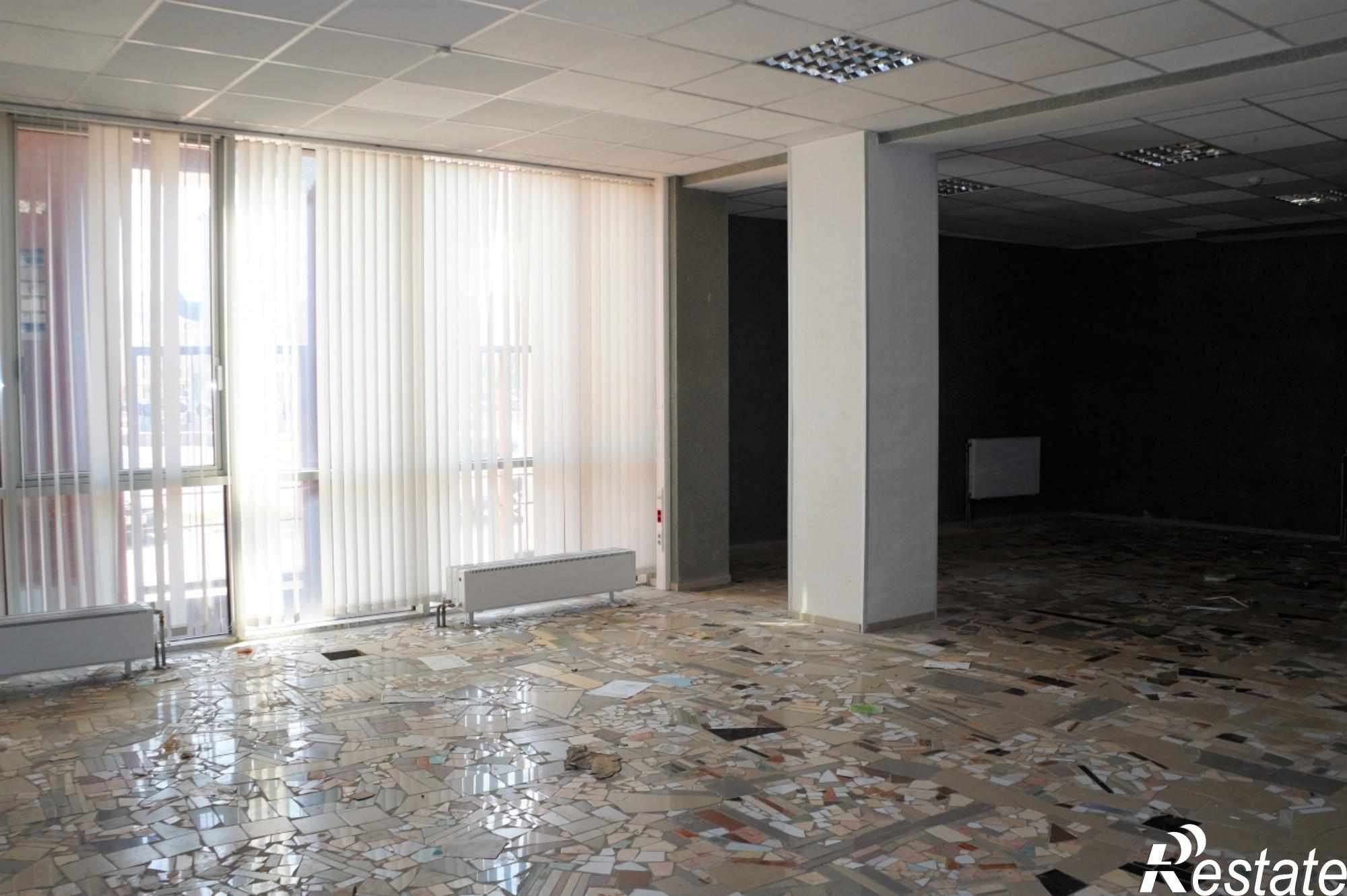 Сдать торговое помещение за 154 000 рублей на пл. Петра Великого, д. 3