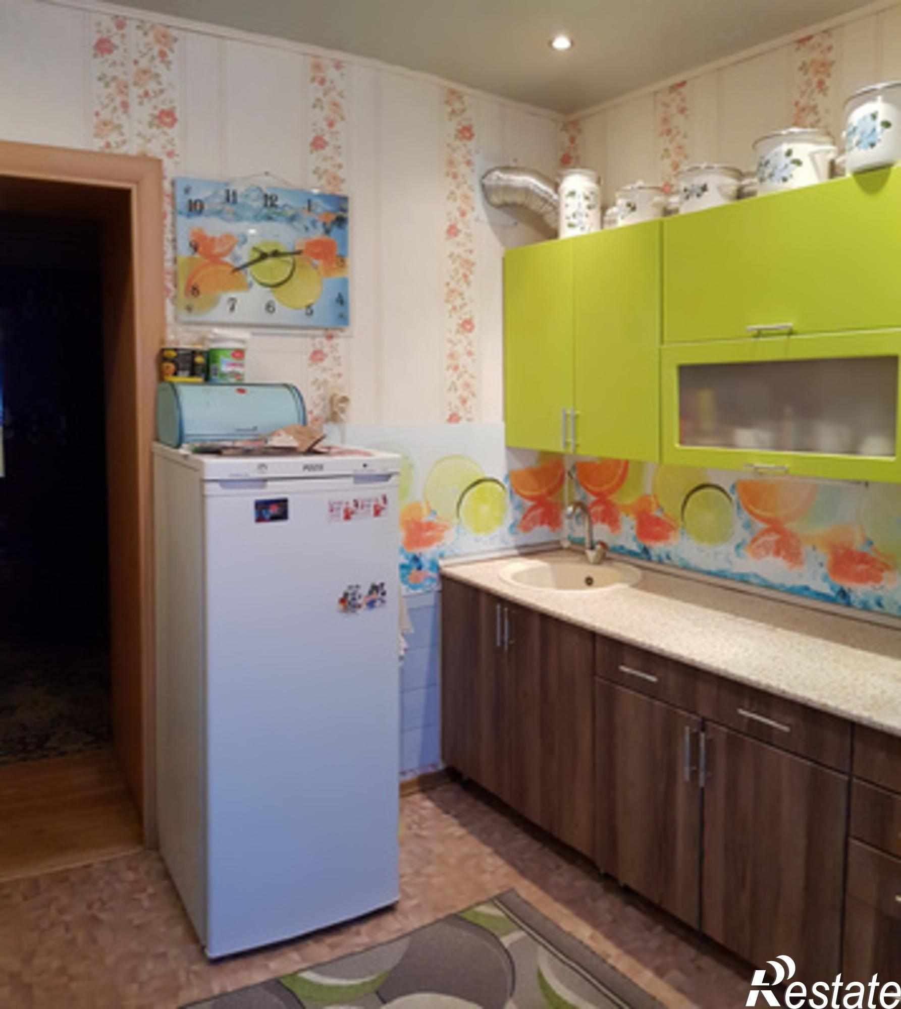 Купить квартиру за 2 050 000 рублей на Киров г, Павла Корчагина ул, 240к1