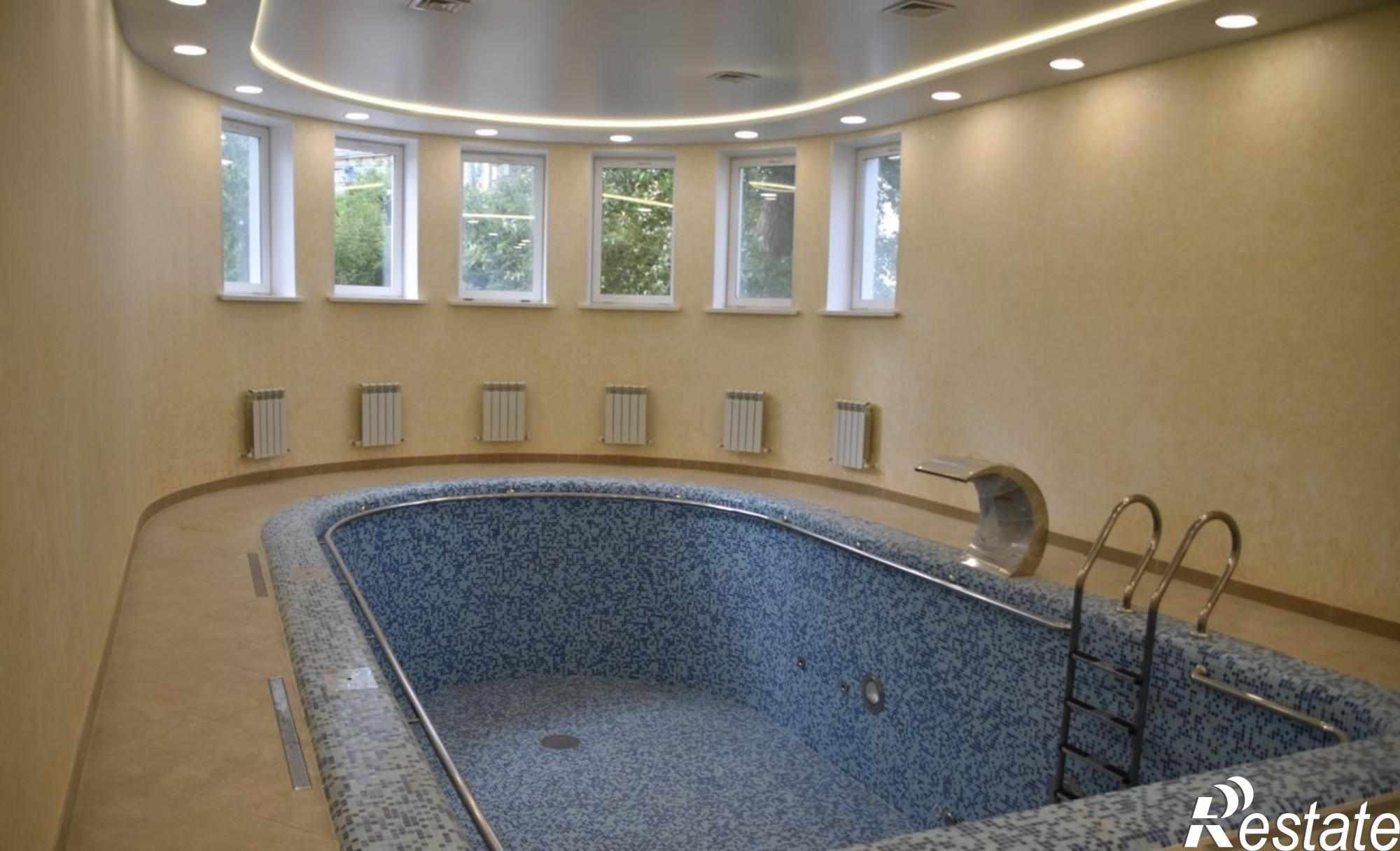 Купить торговое помещение за 18 000 000 рублей на ул. Гагарина, д. 87а