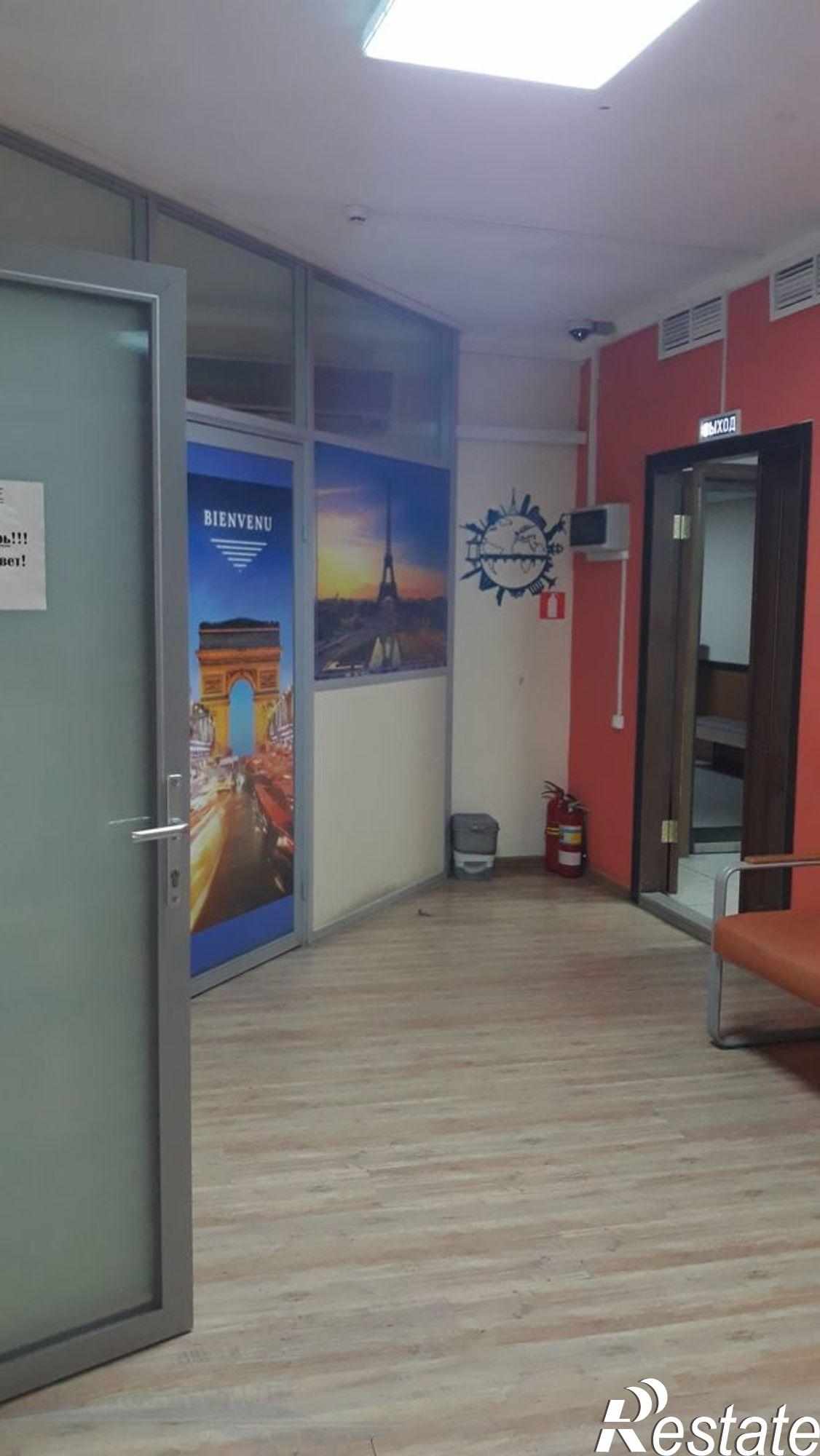 Сдать офис, помещение под офис за 36 945 рублей на г. Астрахань, Кировский район, ул. Красная Набережная, 27