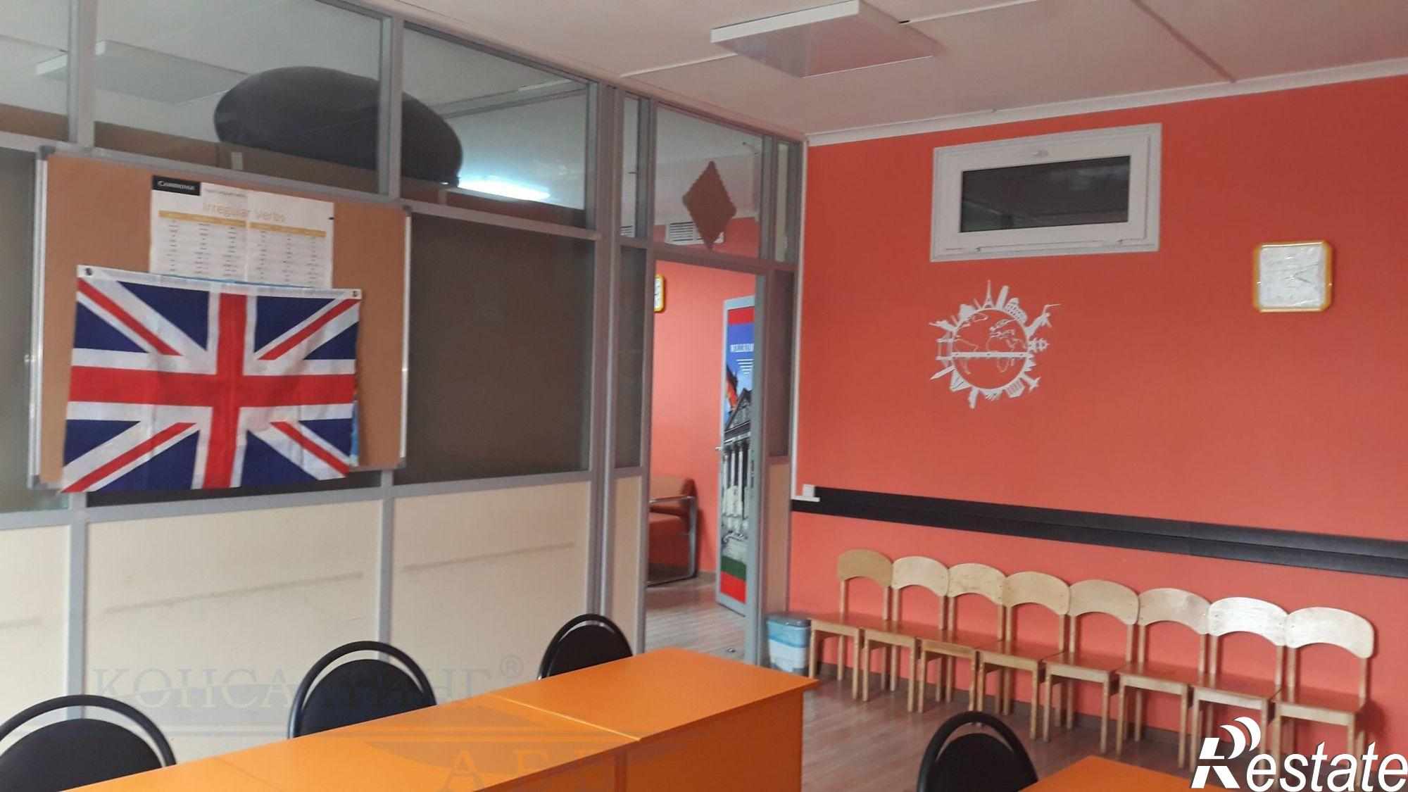 Сдать офис, помещение под офис за 36 945 рублей на г. Астрахань, Кировский район, ул. Красная Набережная, 27