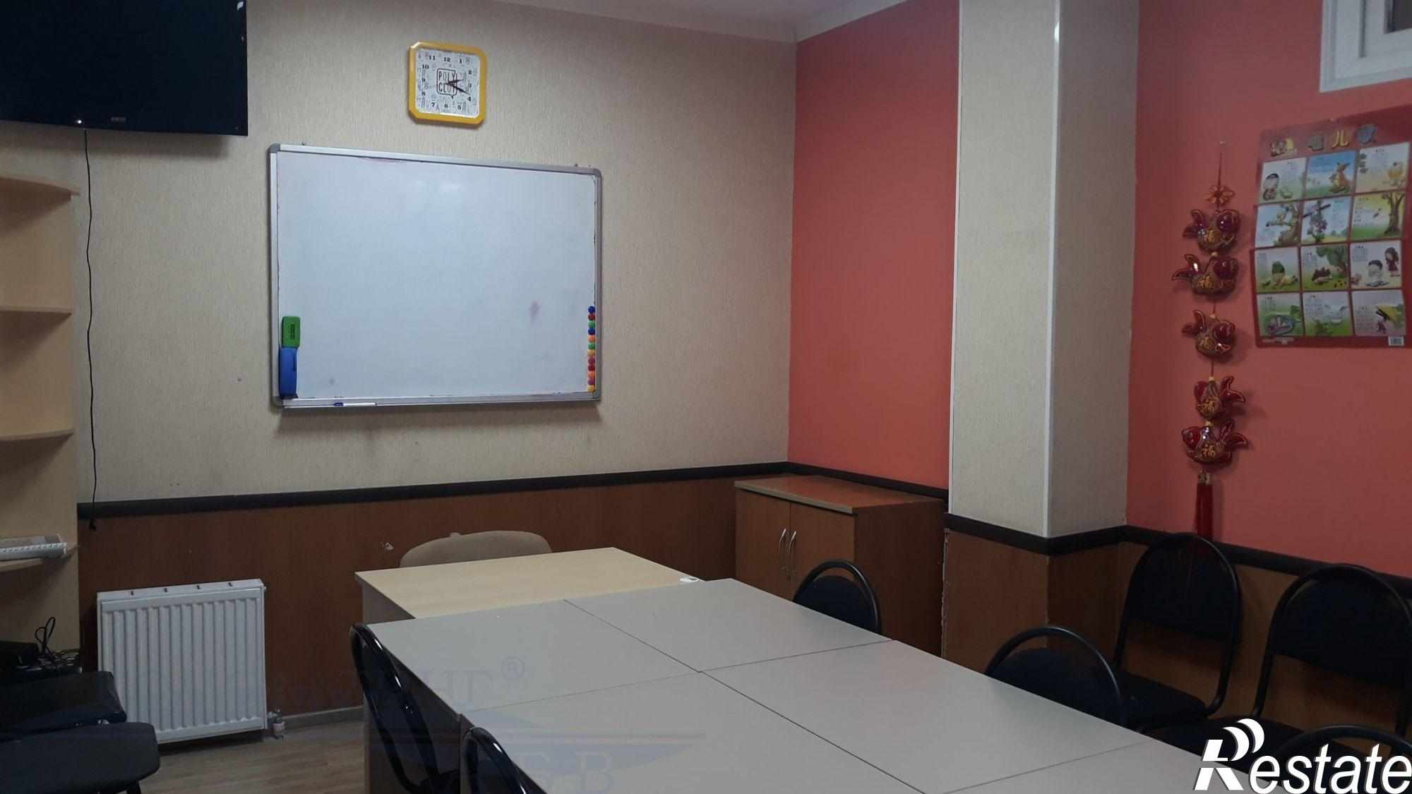 Сдать офис, помещение под офис за 36 945 рублей на г. Астрахань, Кировский район, ул. Красная Набережная, 27