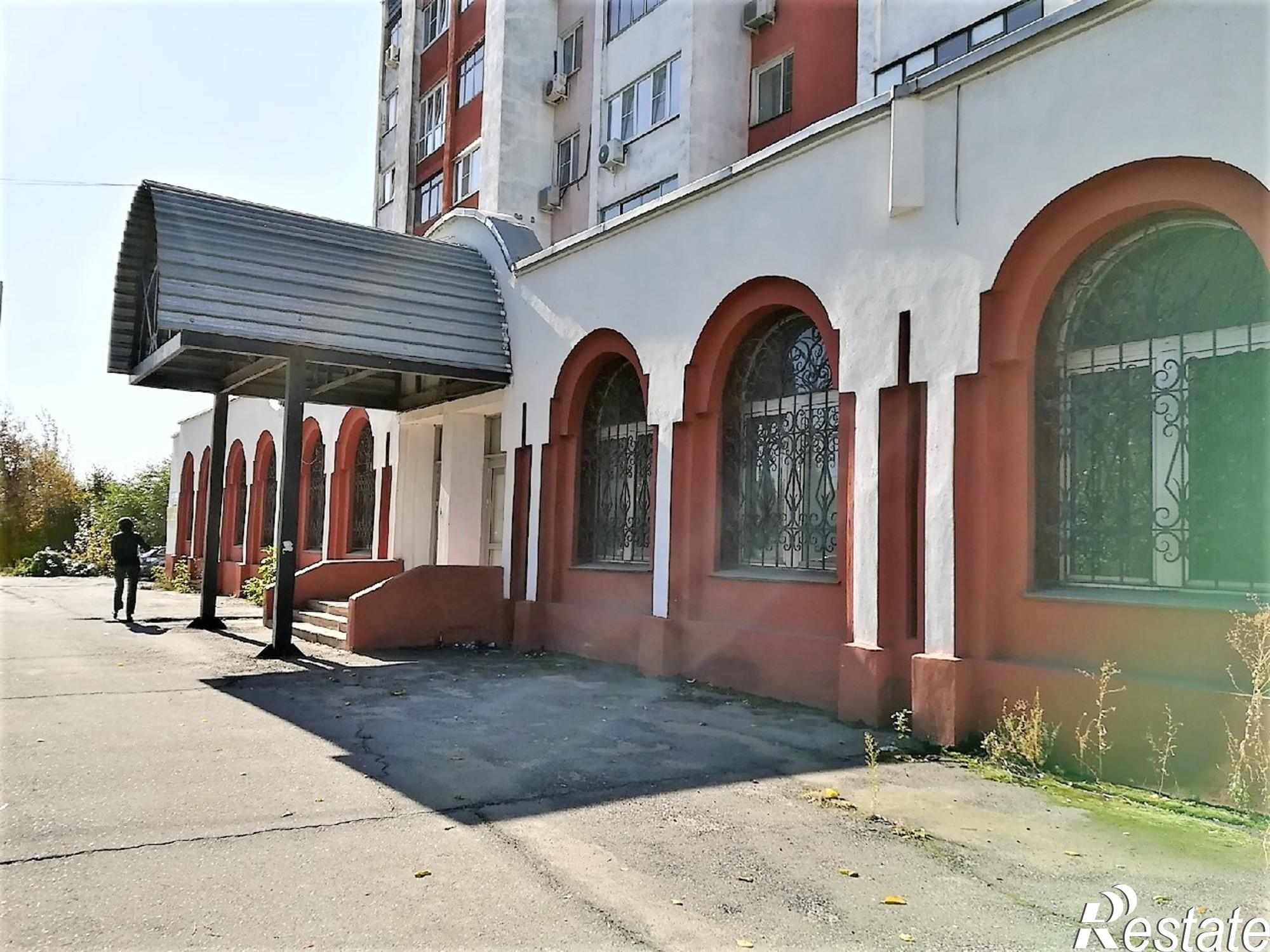 Сдать торговое помещение за 107 500 рублей на ул. Октябрьская, д. 3
