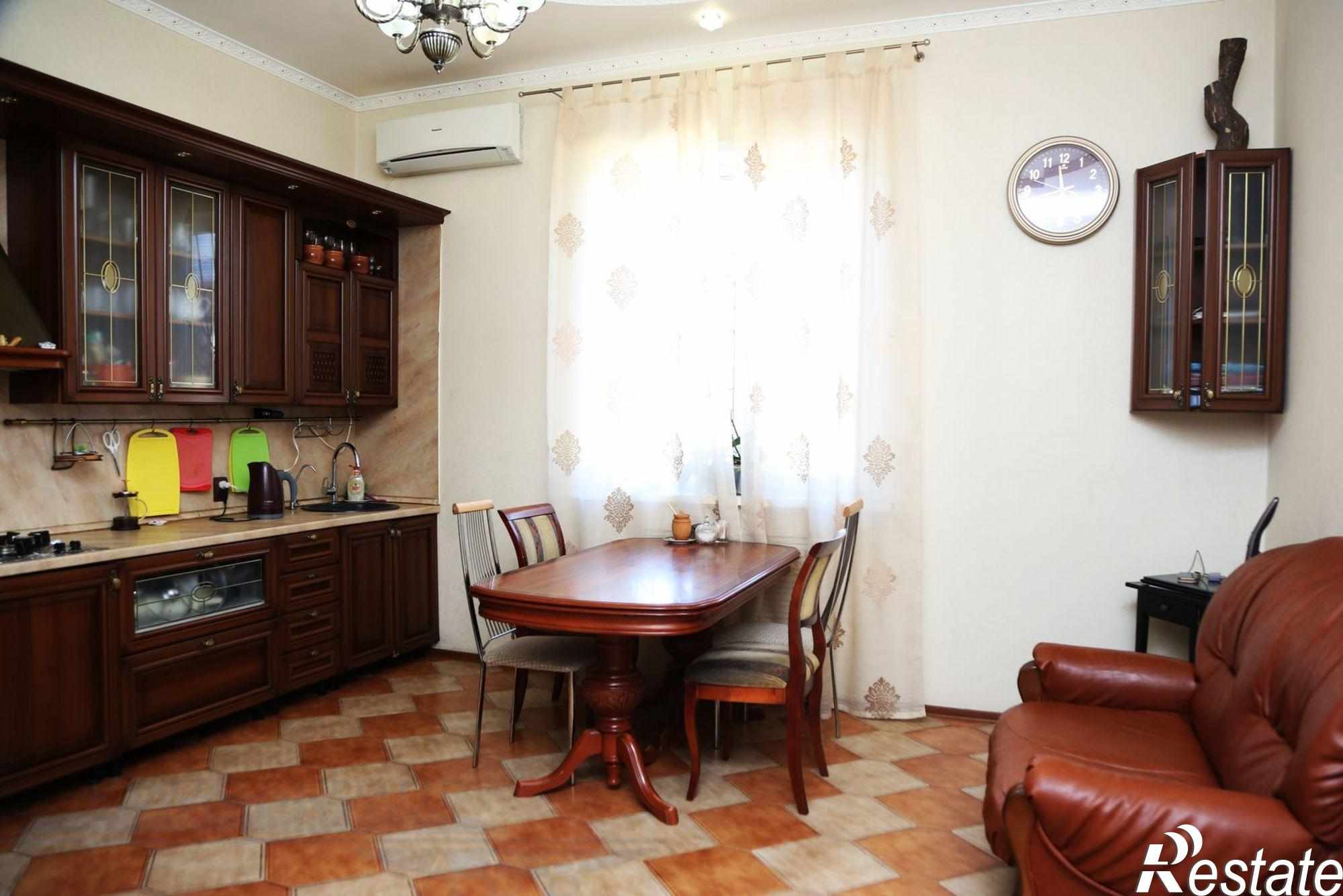 Купить дачу, дом, коттедж за 8 100 000 рублей на г. Астрахань, Советский район, ул. Тополиная