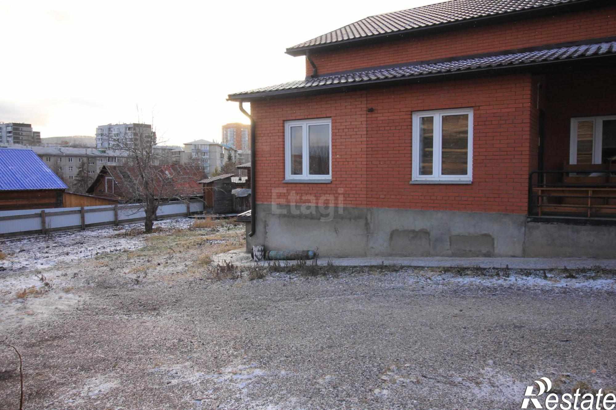 Купить дачу, дом, коттедж за 18 000 000 рублей на улица Гусарова