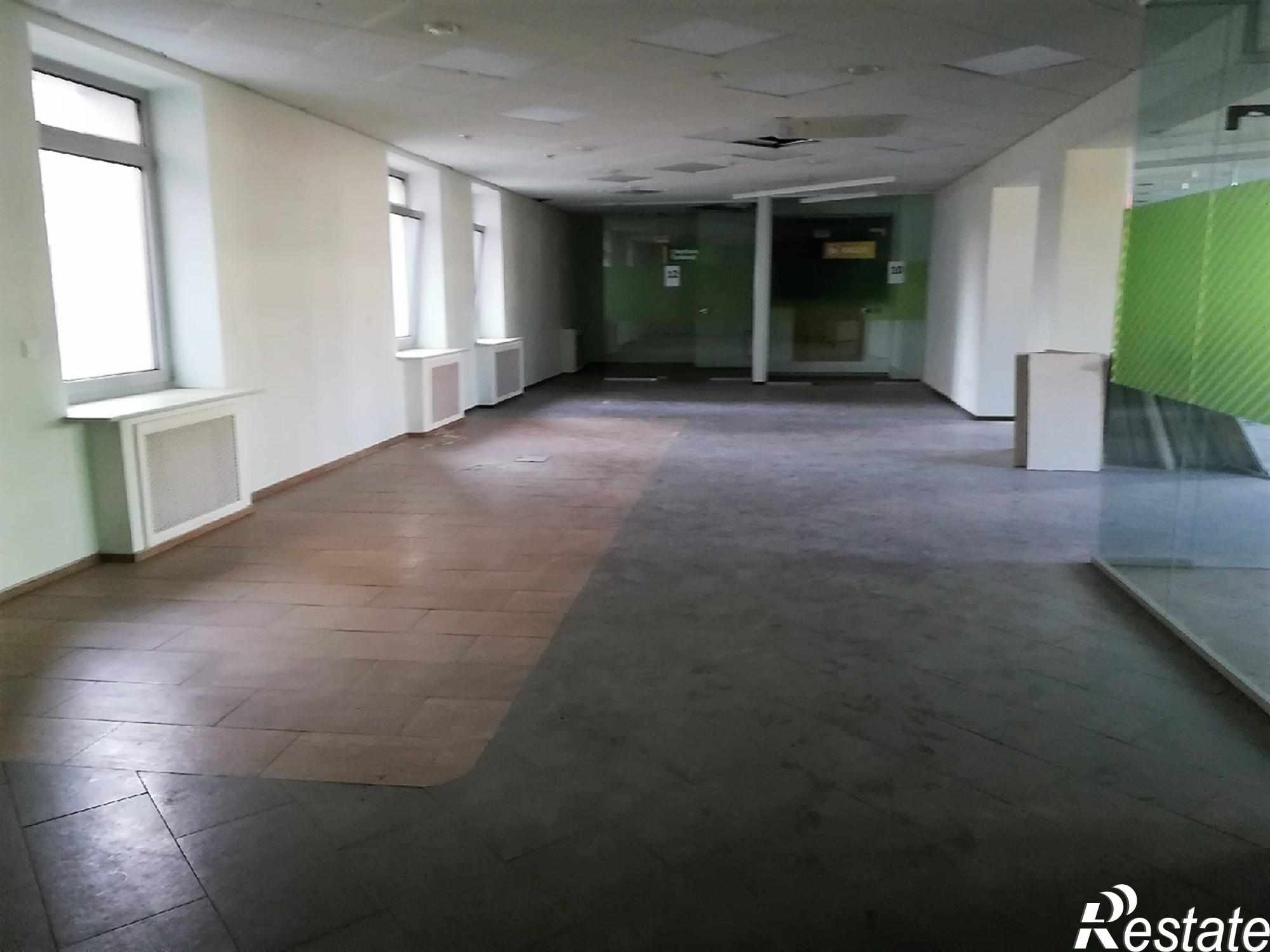 Сдать торговое помещение за 100 000 рублей на ул. Московская, д. --