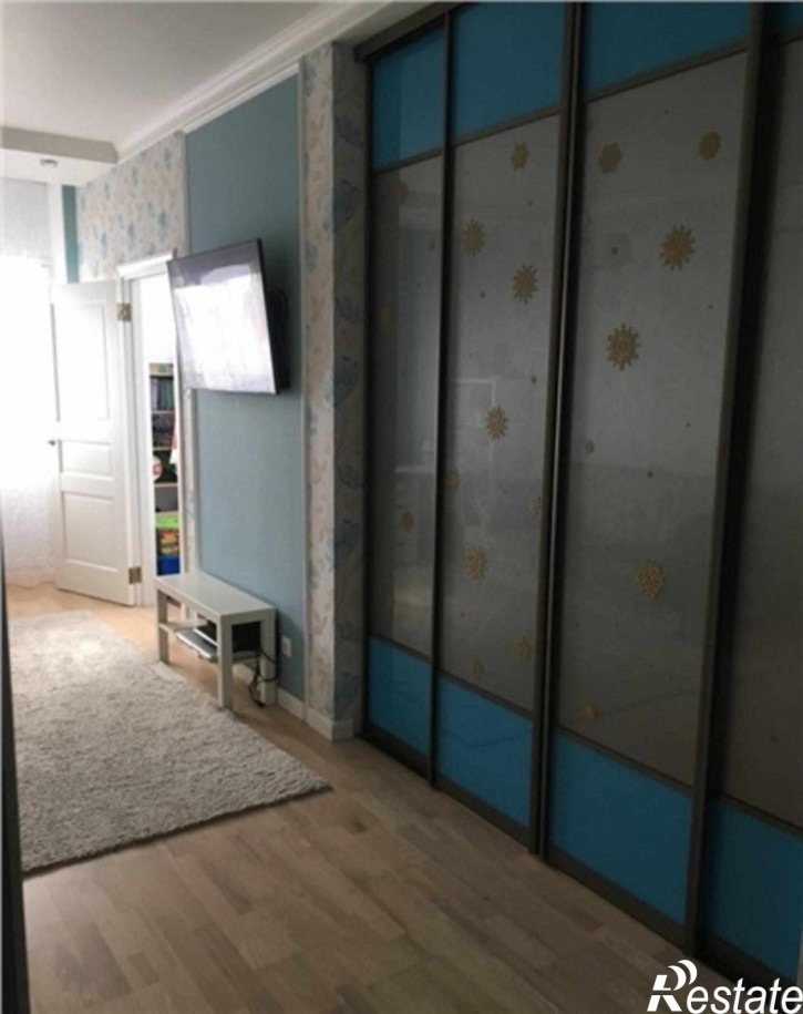 3-комн квартира Комарова улица, 101