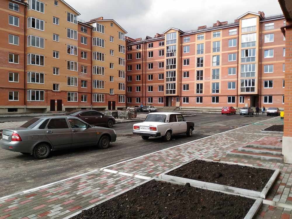 По ул. Шамиля Джикаева, 5