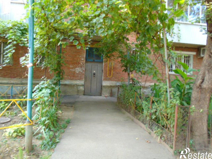 2-комн квартира Карасунская 4