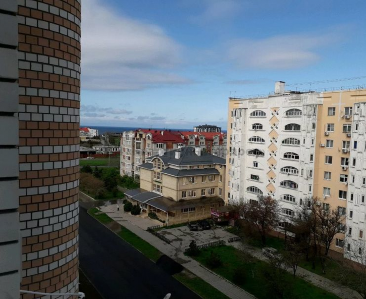 3-комн квартира Крылова ул, 15