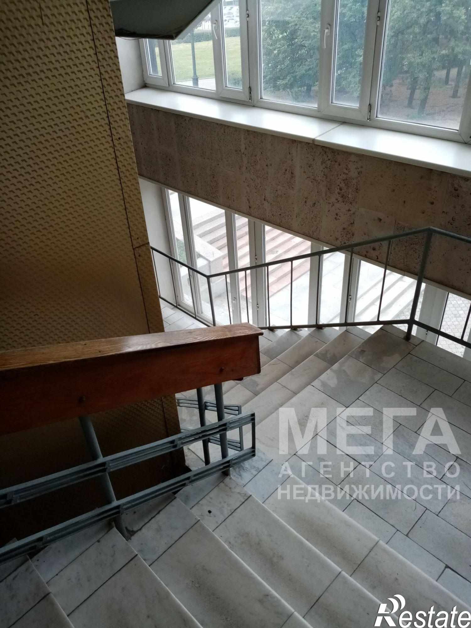 Сдать офис, помещение под офис за 30 000 рублей на Революции пл, 7