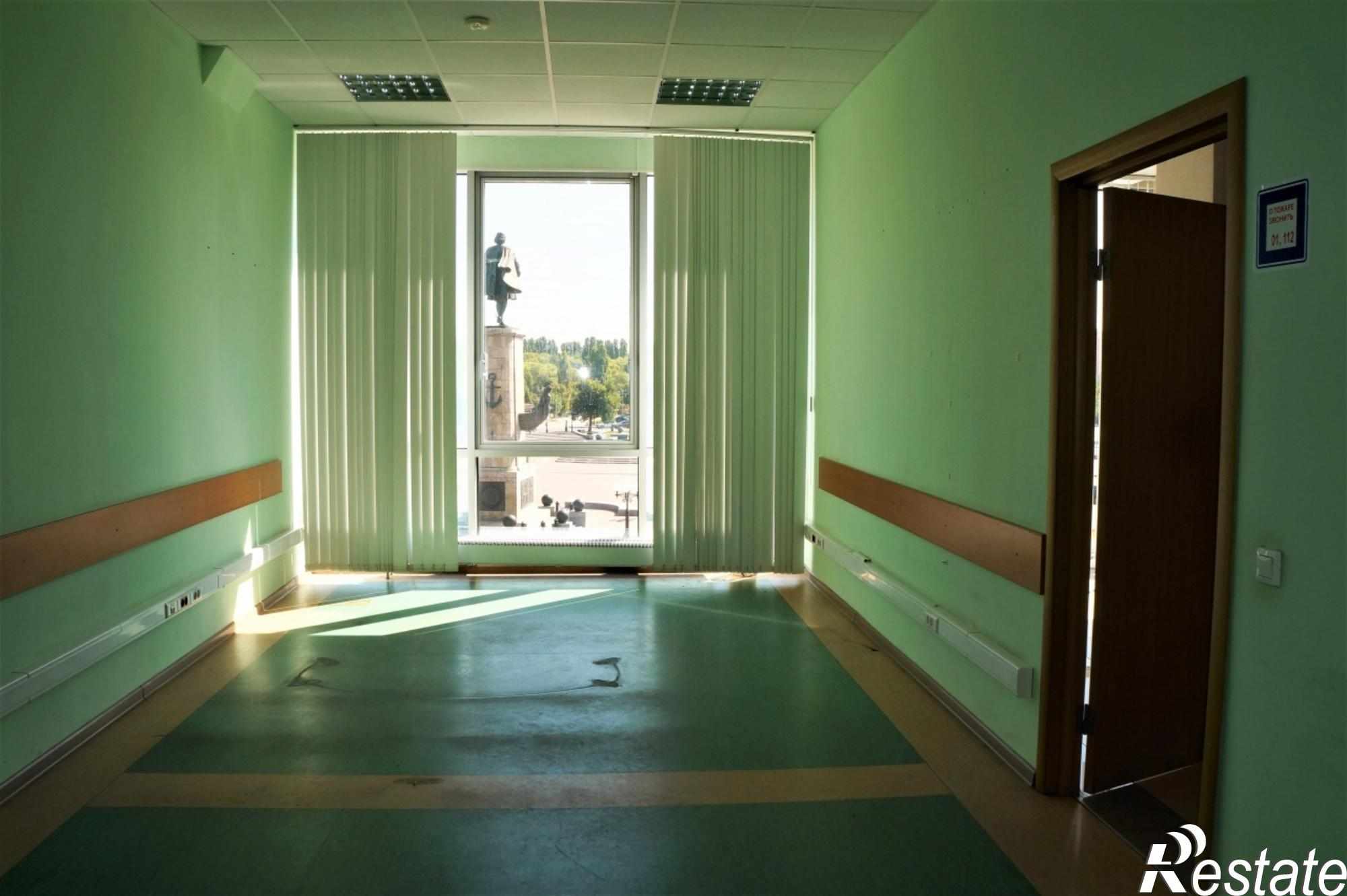 Сдать офис, помещение под офис за 30 000 рублей на пл. Петра Великого, д. 3