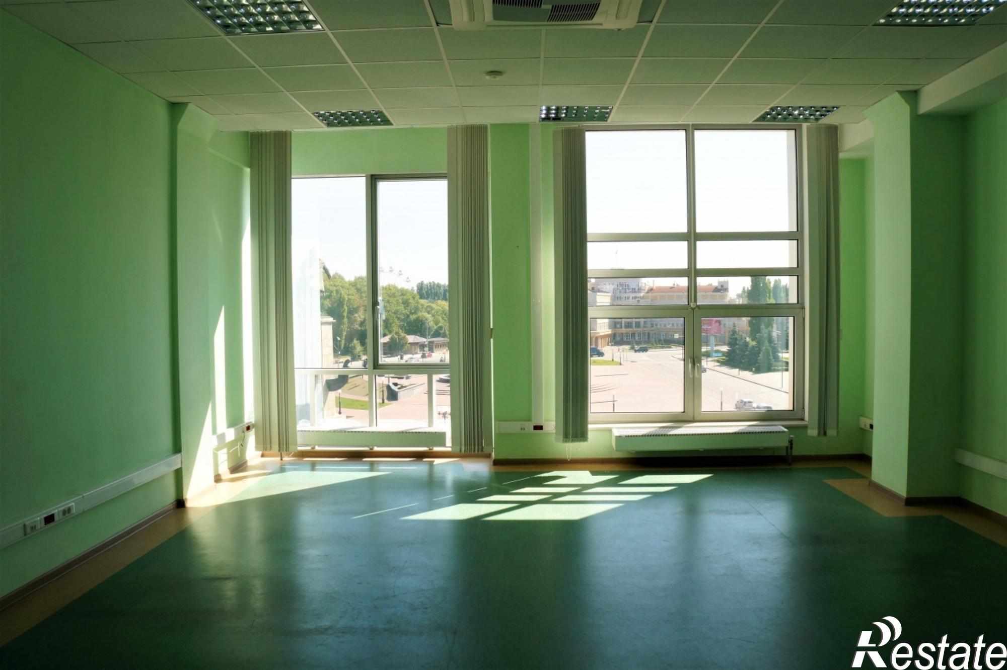 Сдать офис, помещение под офис за 30 000 рублей на пл. Петра Великого, д. 3