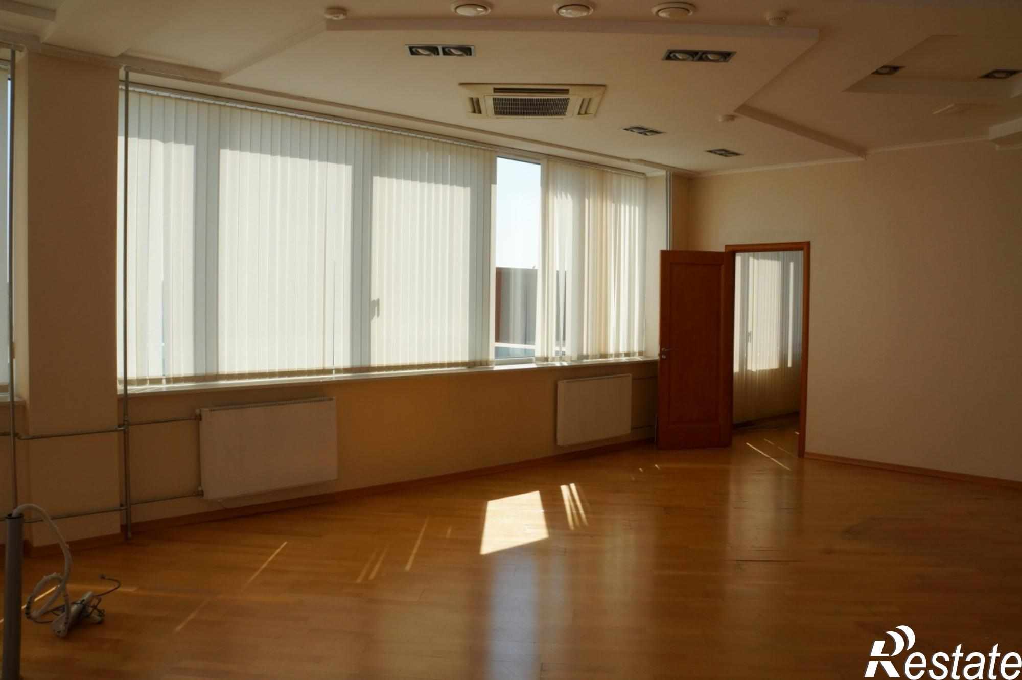 Сдать офис, помещение под офис за 640 000 рублей на пл. Петра Великого, д. 3