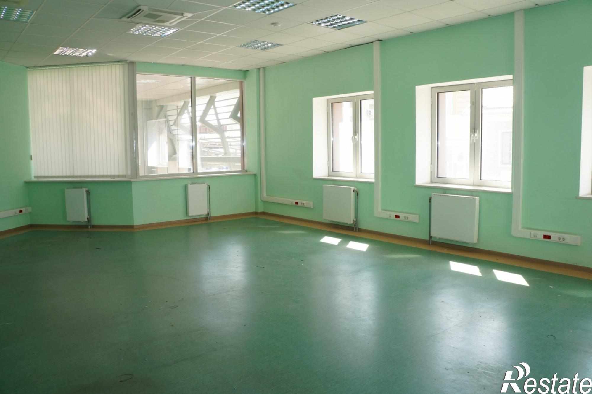 Сдать офис, помещение под офис за 100 000 рублей на пл. Петра Великого, д. 3