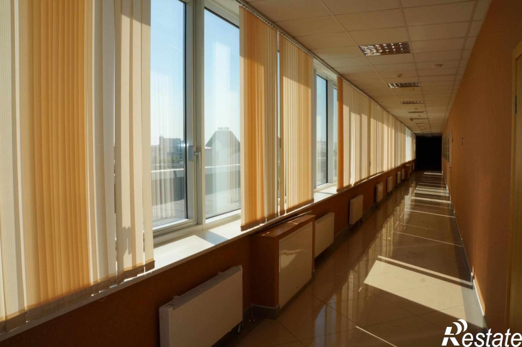 Сдать офис, помещение под офис за 640 000 рублей на пл. Петра Великого, д. 3
