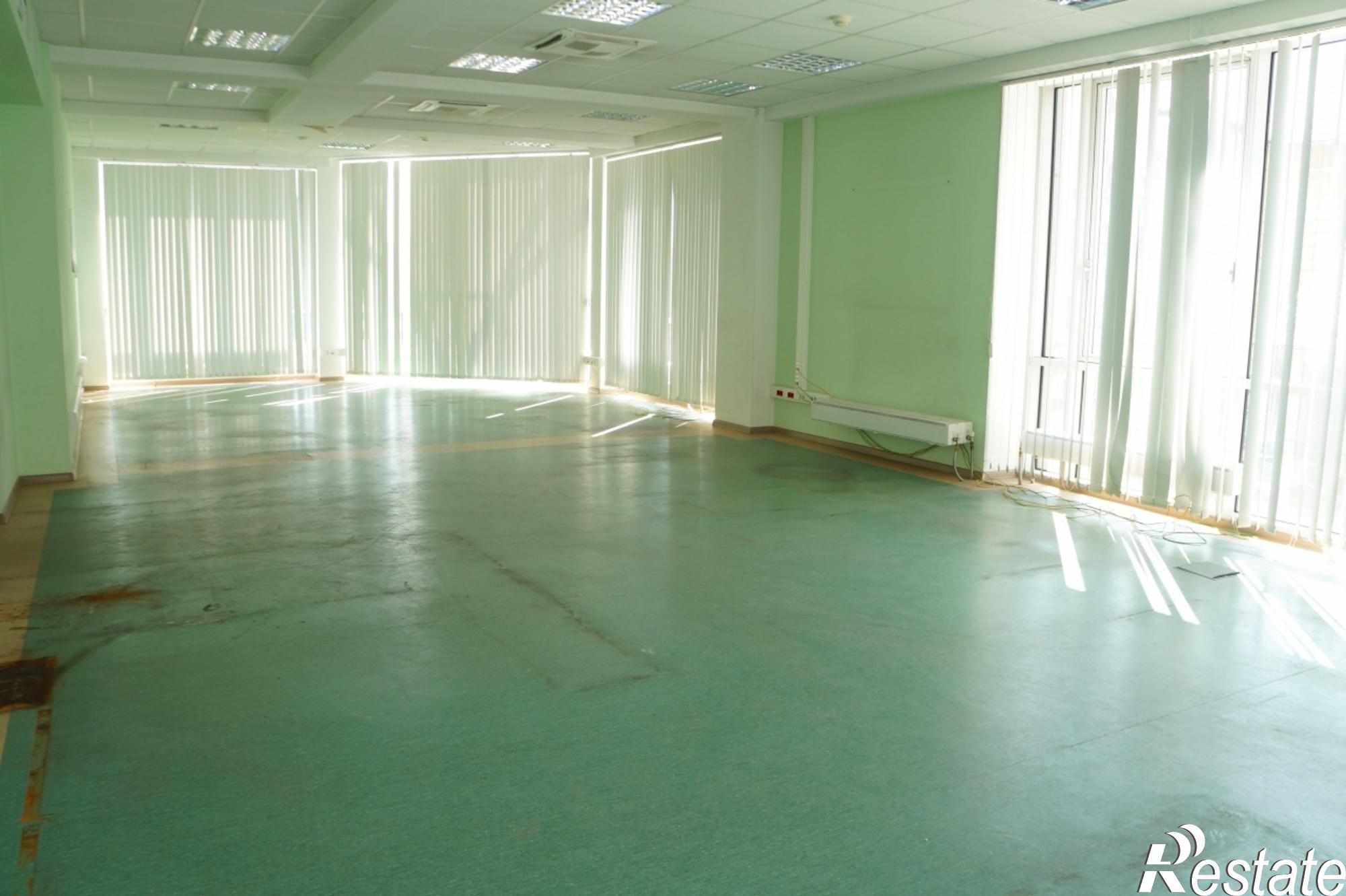 Сдать офис, помещение под офис за 100 000 рублей на пл. Петра Великого, д. 3