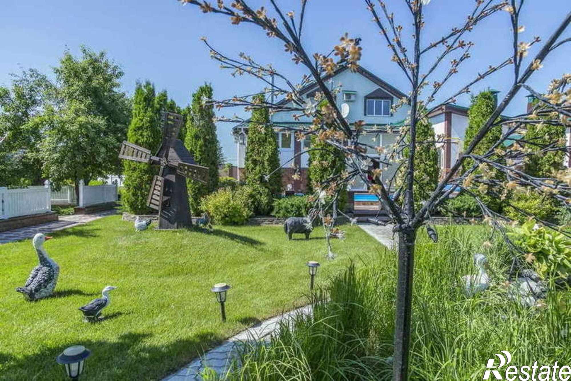 Купить дачу, дом, коттедж за 23 000 000 рублей на Школьная
