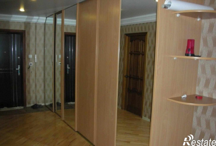 3-комн квартира Красных Партизан ул, 4/3