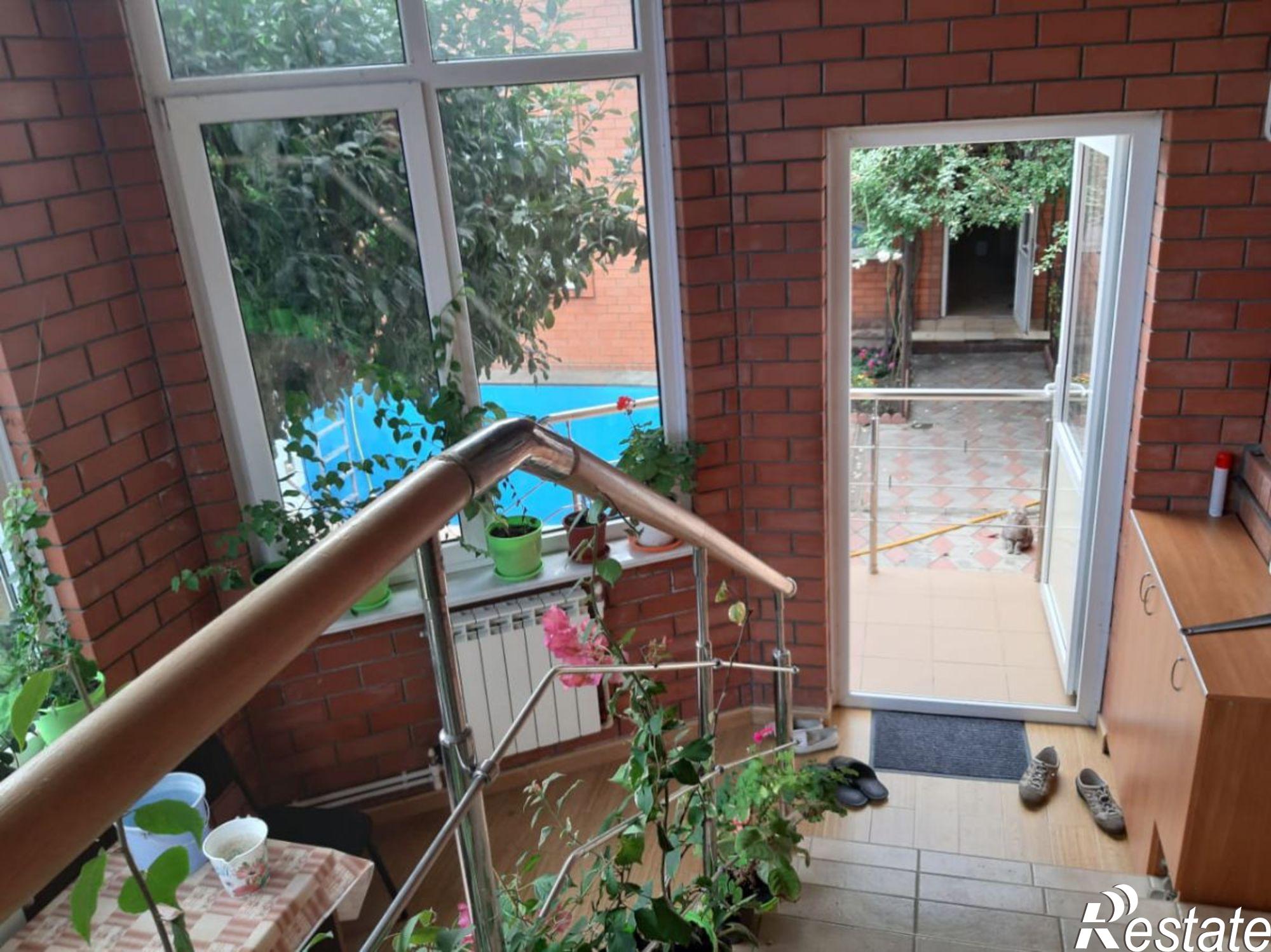 Купить дачу, дом, коттедж за 25 000 000 рублей на 2-й Гаражный пр-д, 10