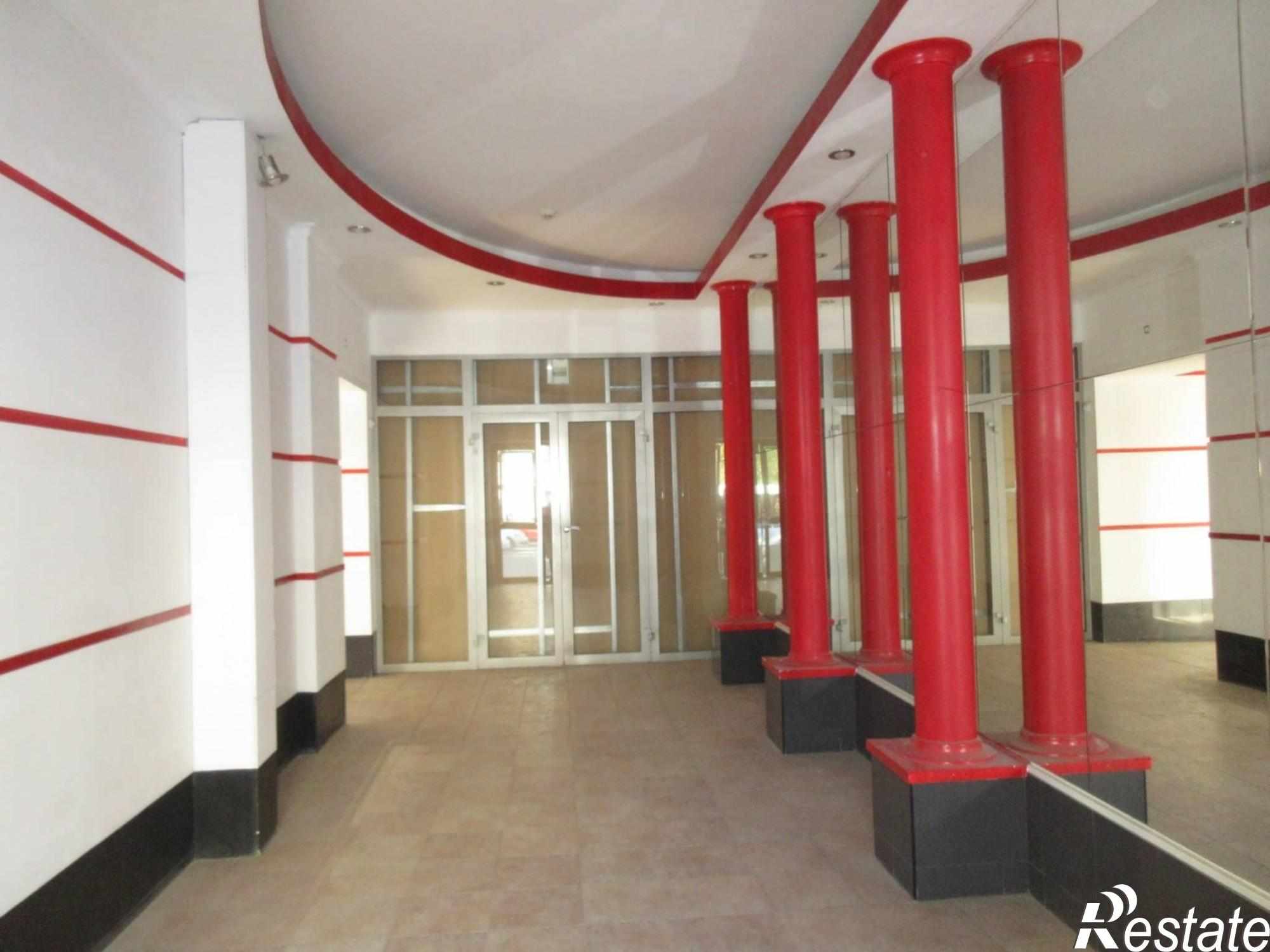Сдать торговое помещение за 520 000 рублей на Будённовский проспект