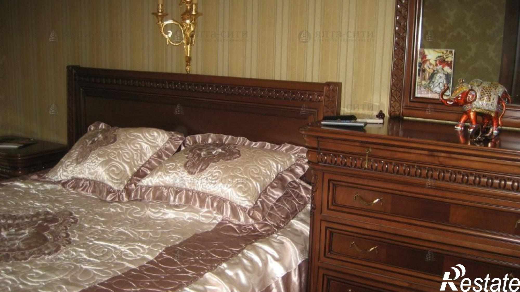 Купить квартиру за 20 000 000 рублей на Блюхера ул., 48