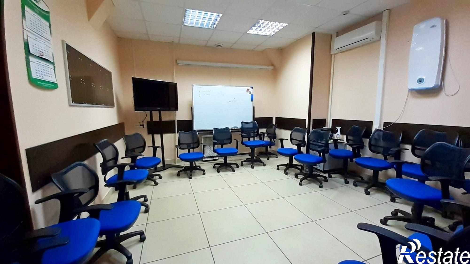 Сдать офис, помещение под офис за 305 000 рублей на А.С.Большева ул., 5
