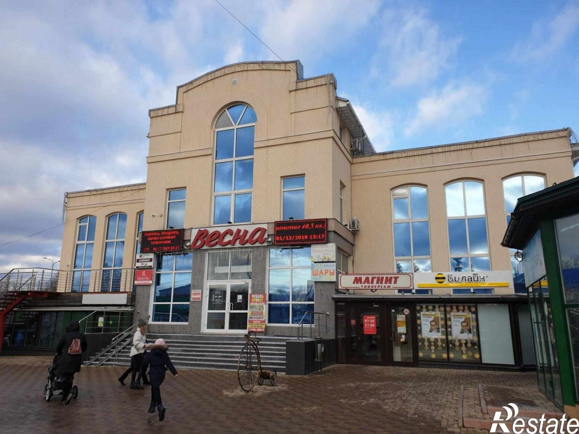 Сдать торговое помещение за 225 000 рублей на Революции ул, 2