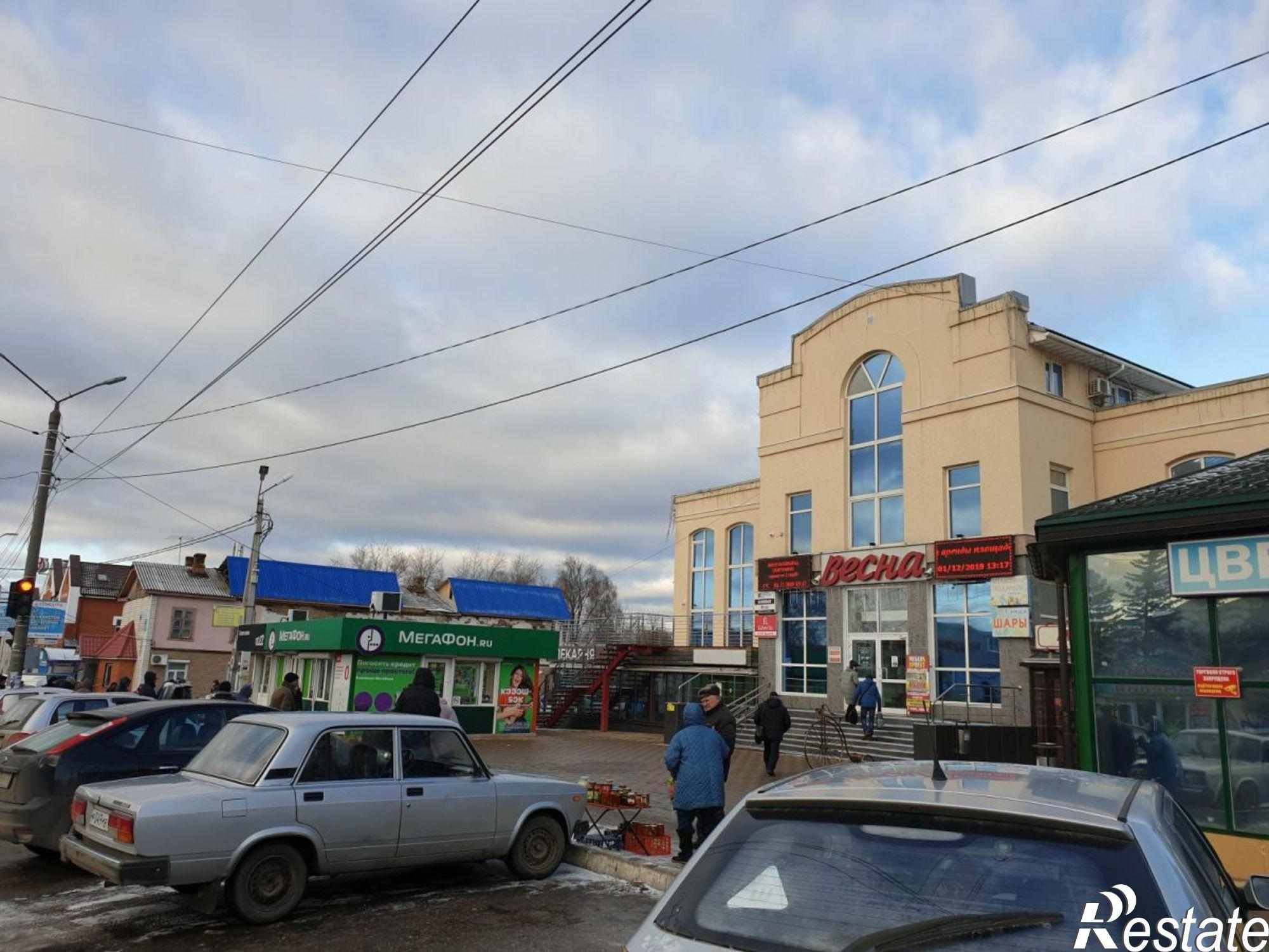 Сдать торговое помещение за 225 000 рублей на Революции ул, 2