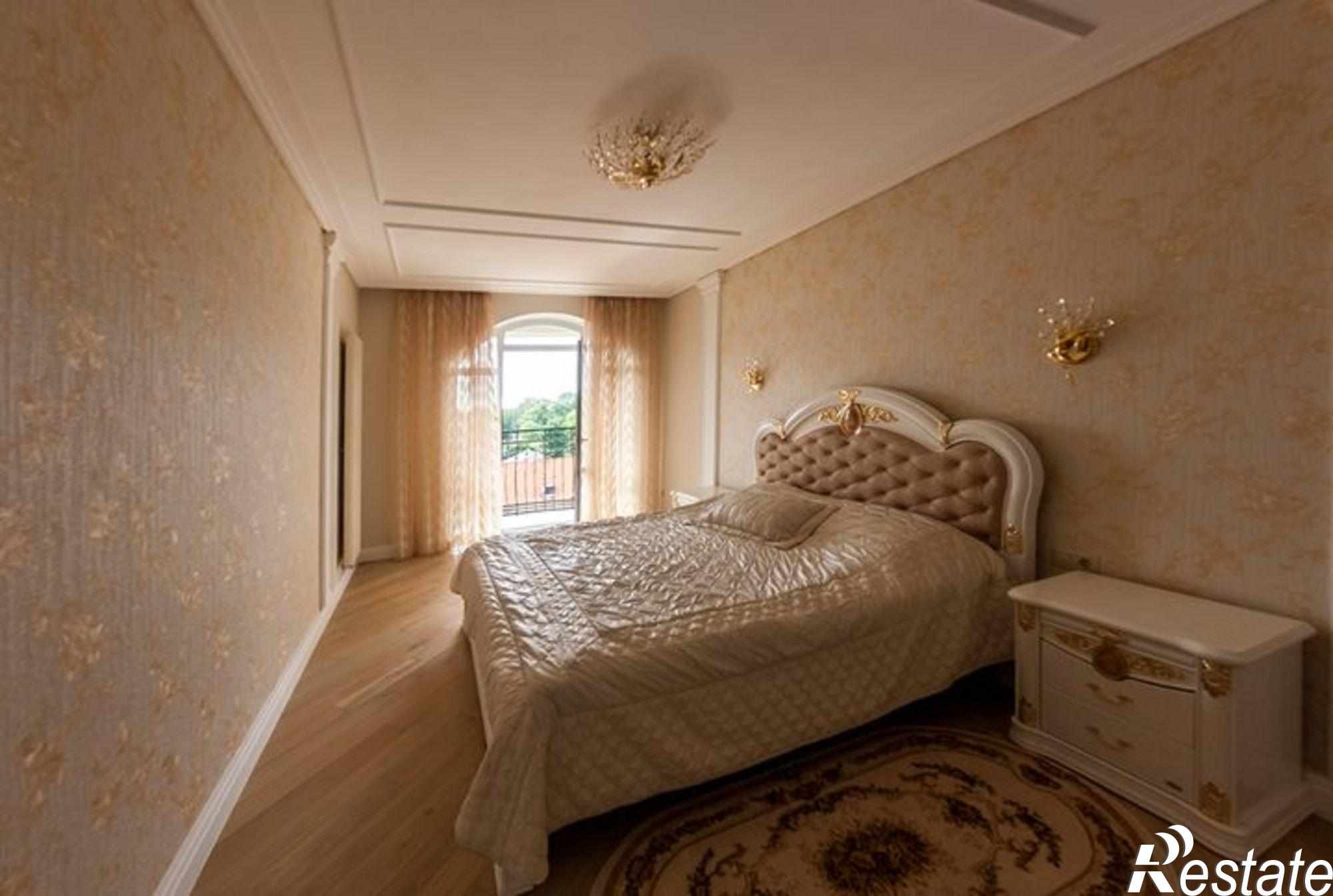 Купить квартиру за 16 000 000 рублей на Комсомольский пер, 3