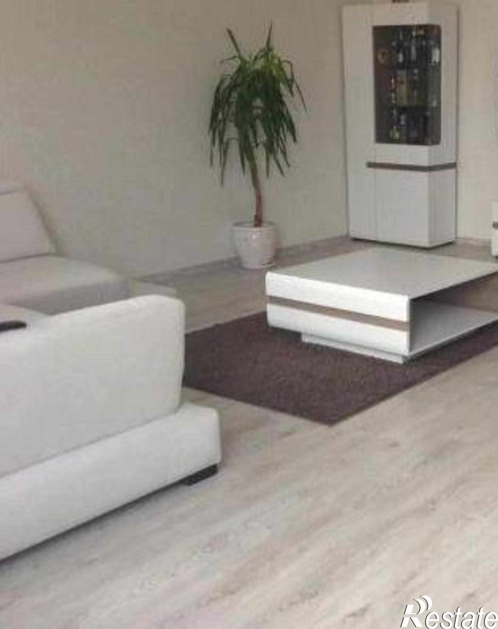 Купить квартиру за 10 800 000 рублей на Ю.Гагарина ул, 1