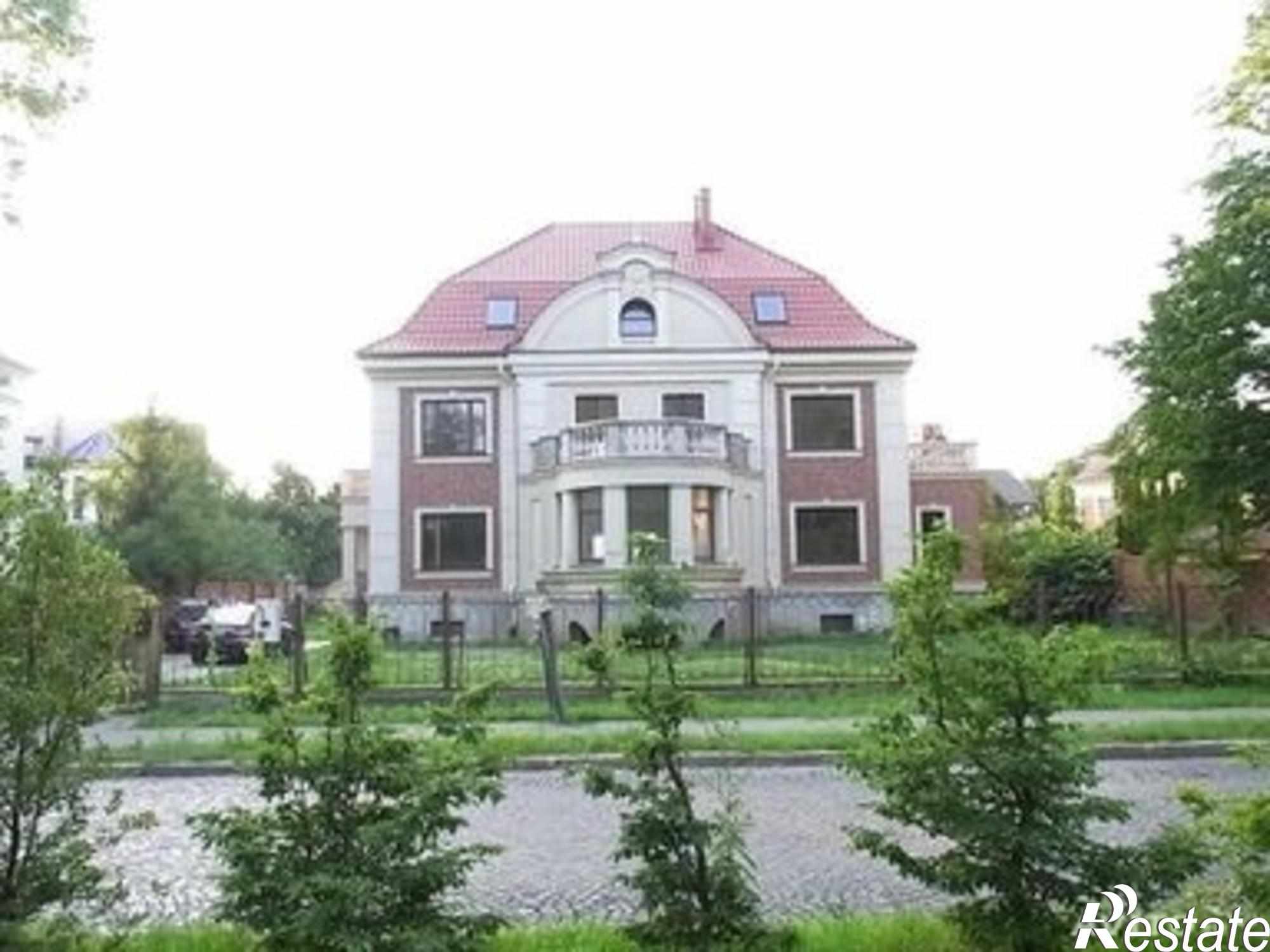 Купить дачу, дом, коттедж за 90 000 000 рублей на Верхнеозерная ул