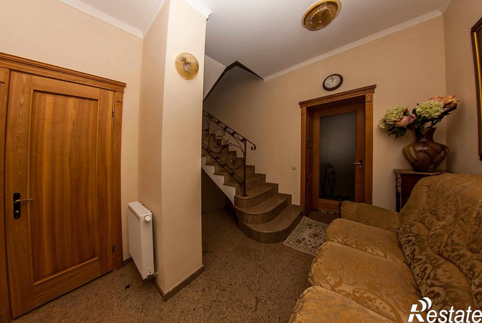Купить дачу, дом, коттедж за 41 500 000 рублей на Изумрудная ул
