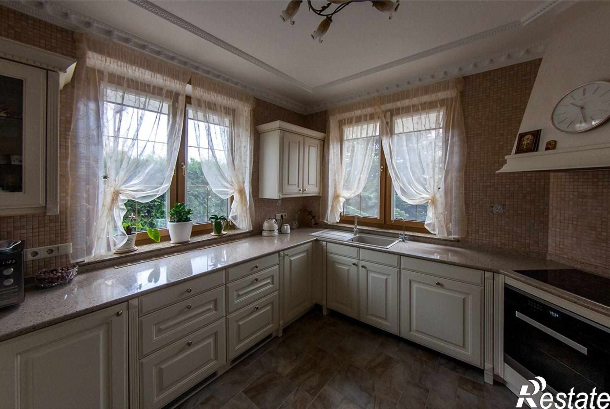 Купить дачу, дом, коттедж за 41 500 000 рублей на Изумрудная ул