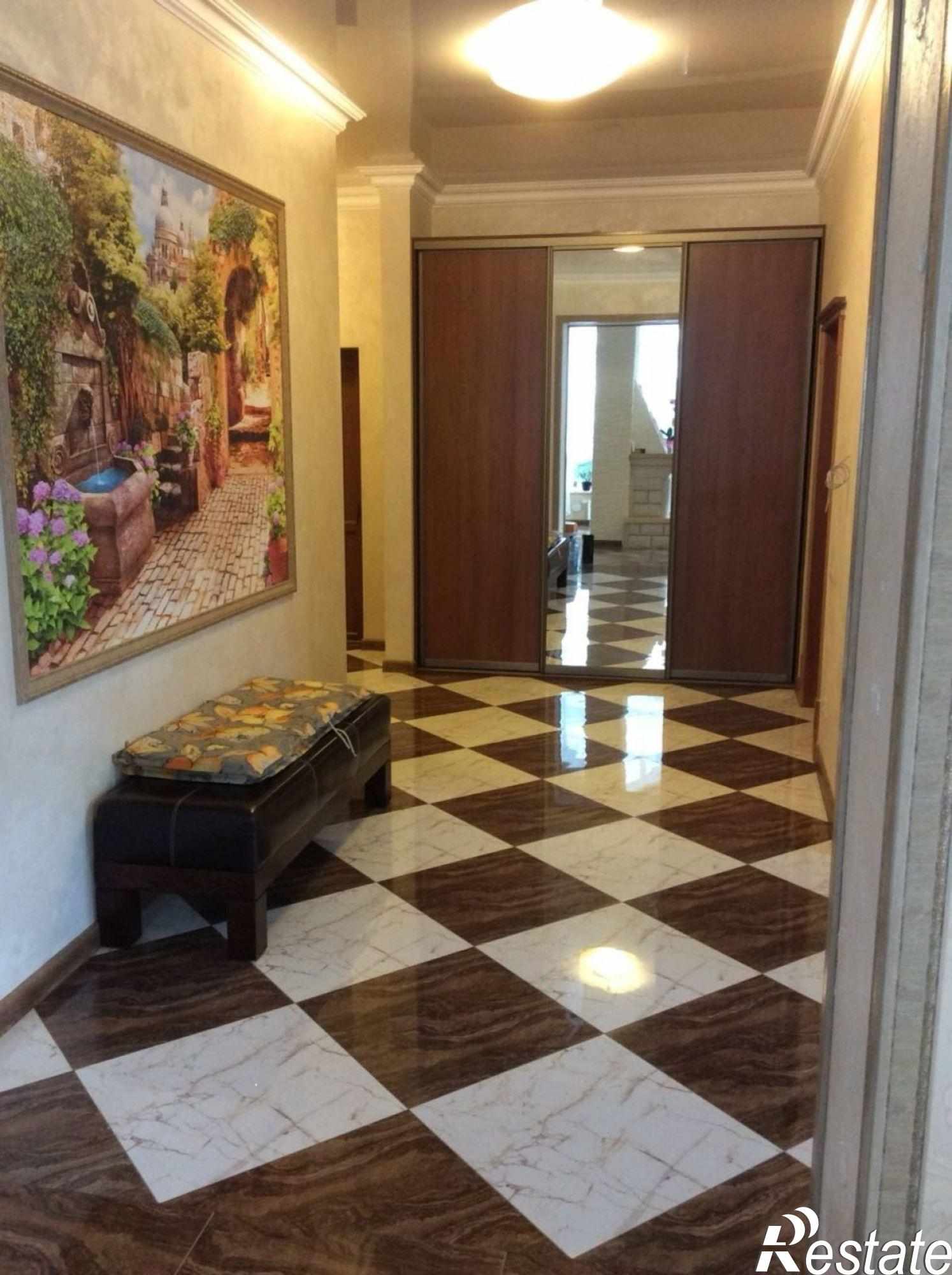 Купить дачу, дом, коттедж за 29 000 000 рублей на Красных зорь ул