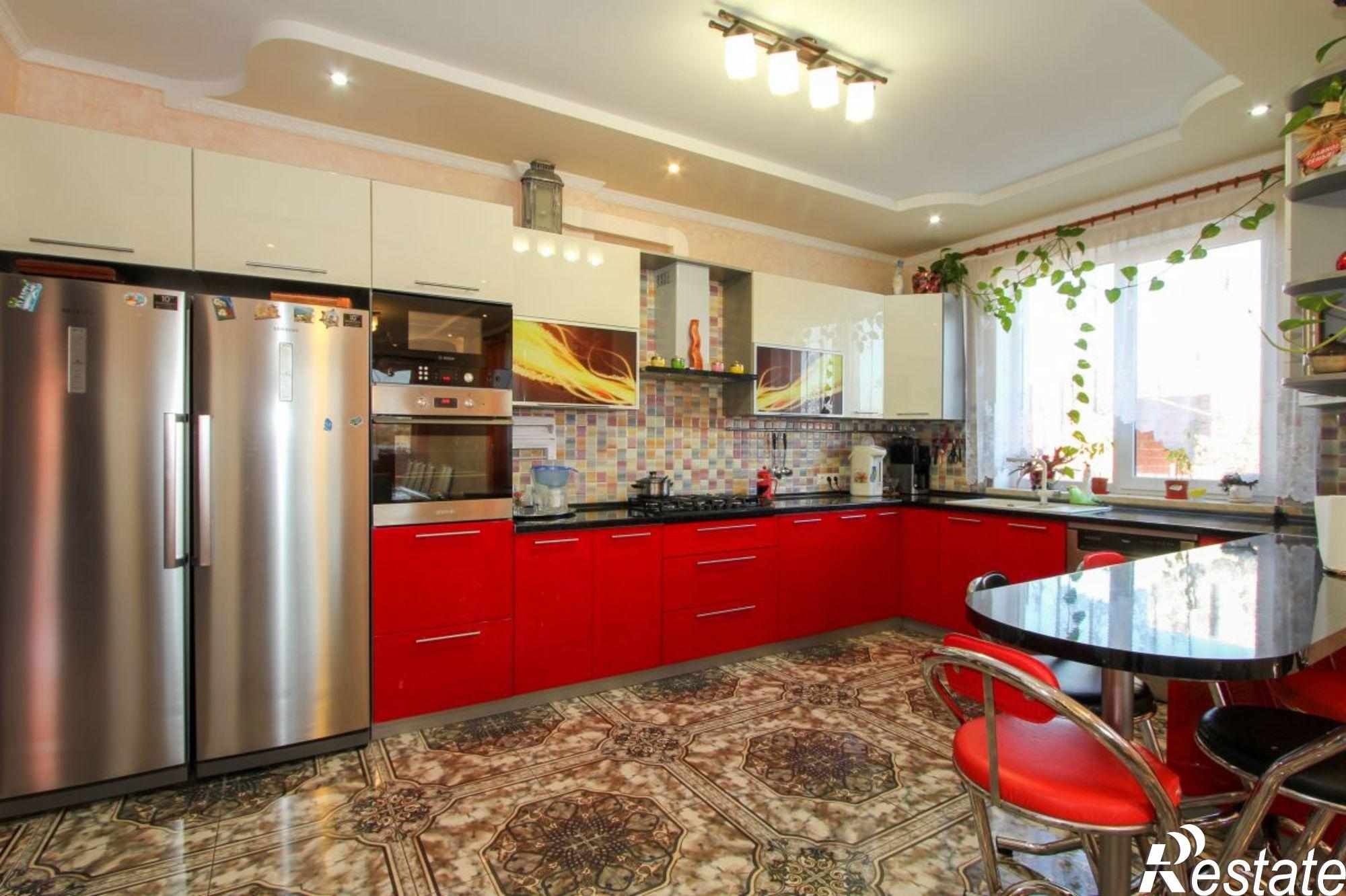 Купить дачу, дом, коттедж за 16 000 000 рублей на Молодежная ул