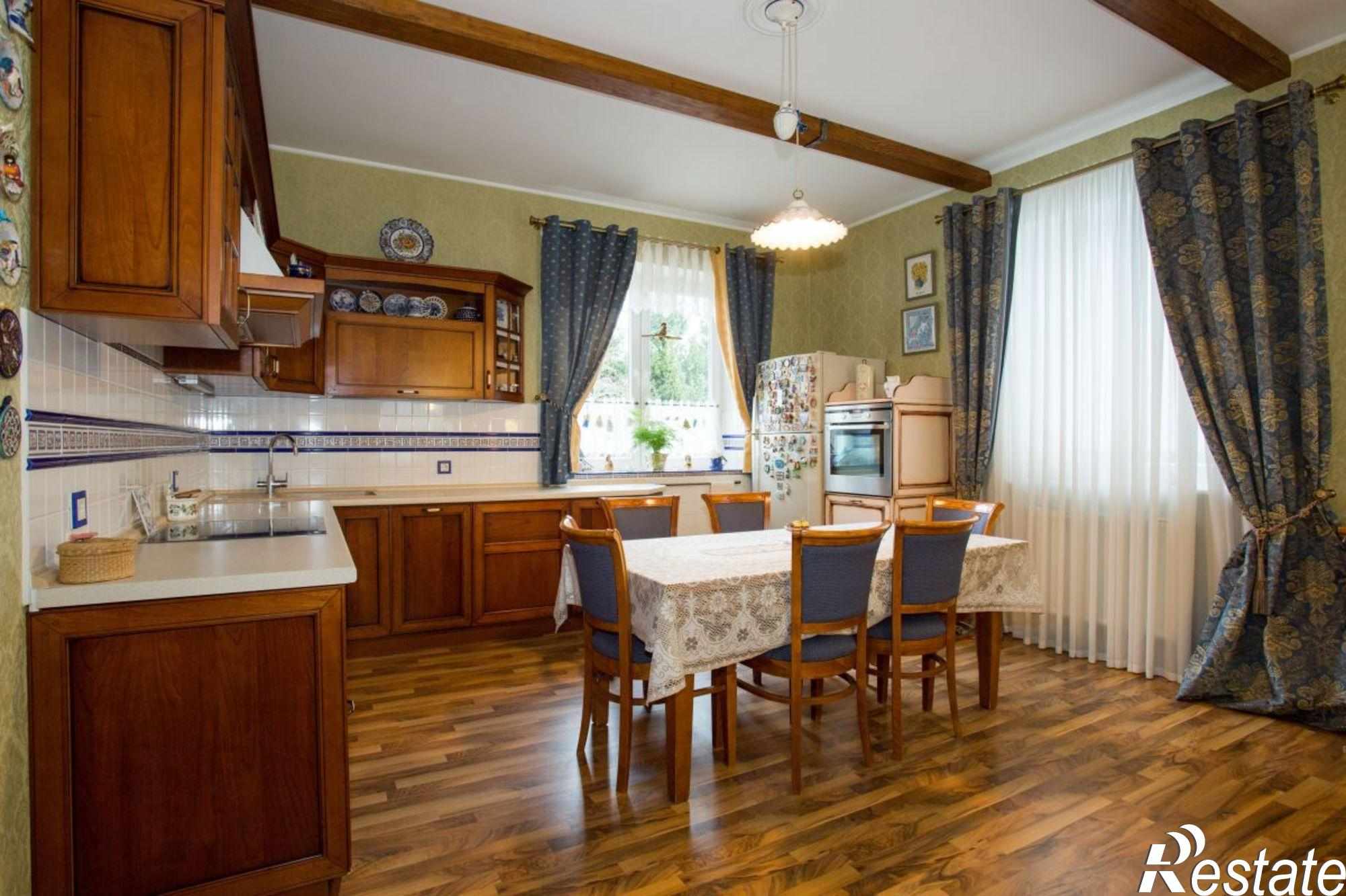 Купить дачу, дом, коттедж за 18 990 000 рублей на Брянская ул