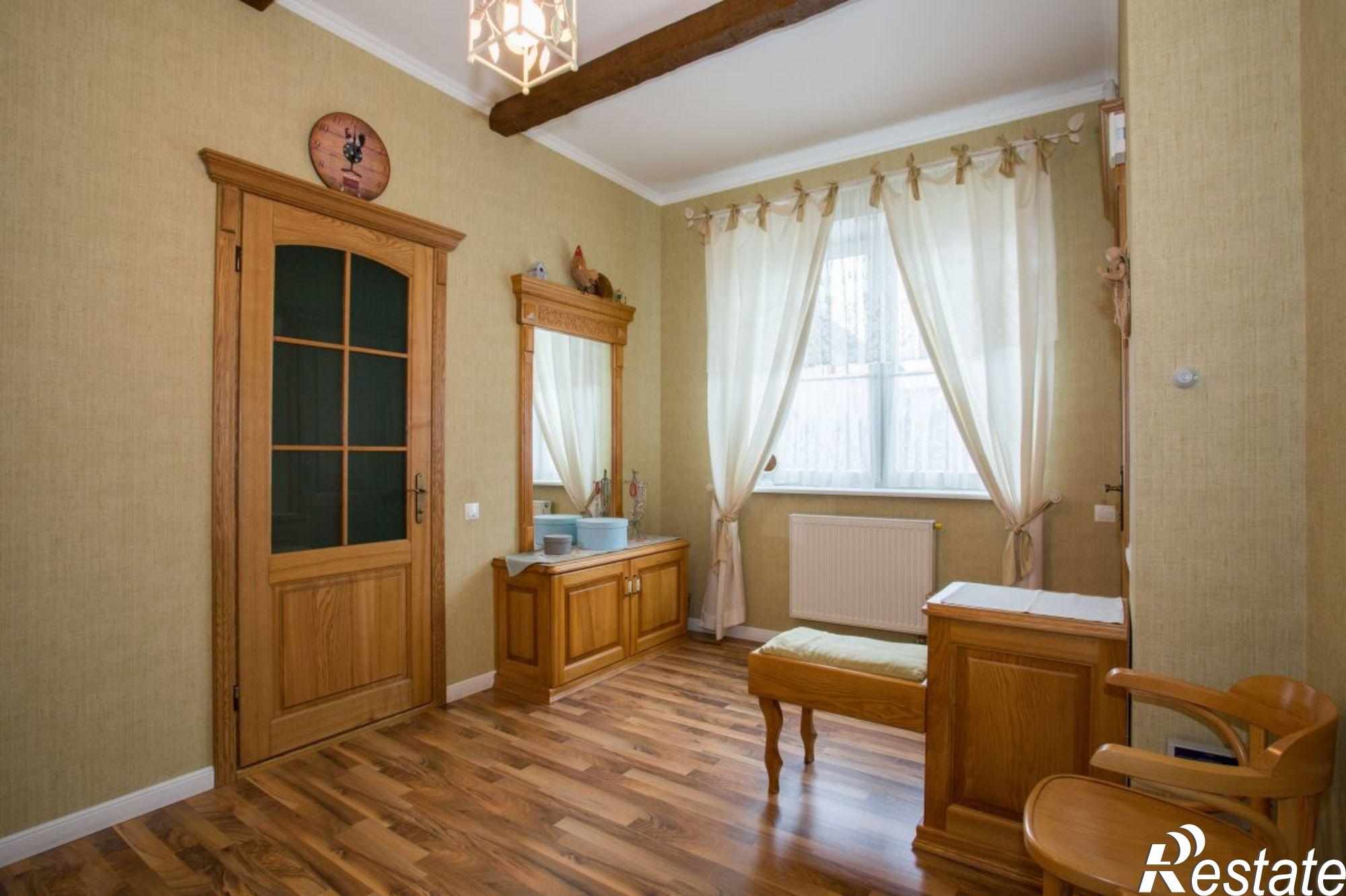 Купить дачу, дом, коттедж за 18 990 000 рублей на Брянская ул