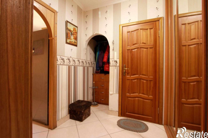 3-комн квартира Генерала Толстикова ул, 18