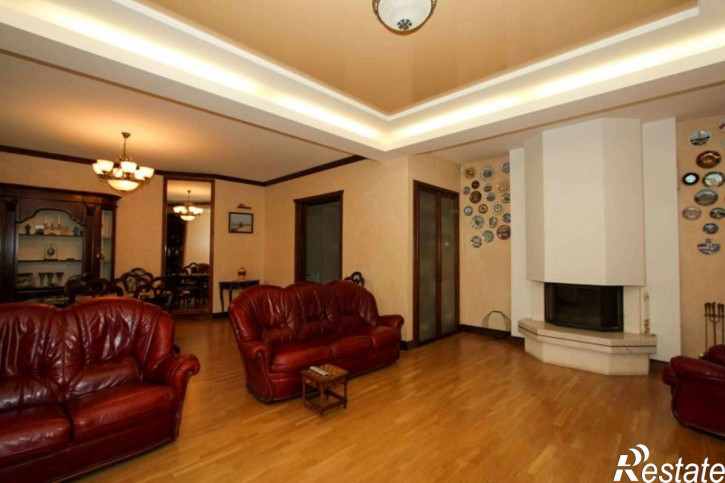 4-комн квартира Огарева ул, 32