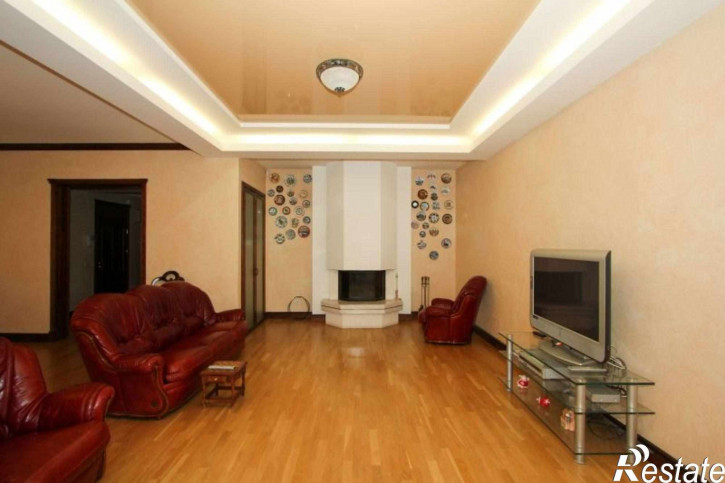 4-комн квартира Огарева ул, 32
